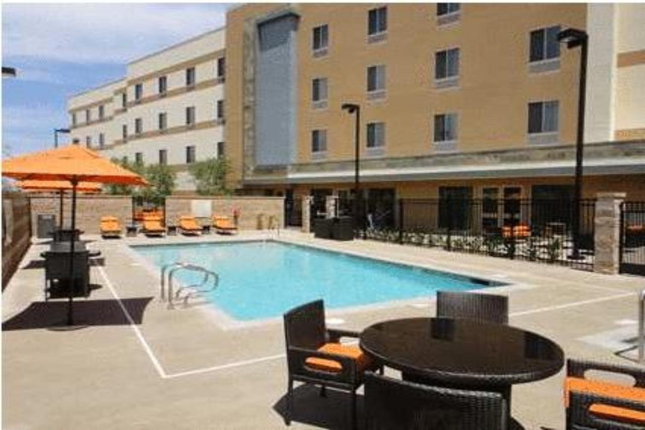 Hampton Inn & Suites Riverside/Corona East Exterior foto
